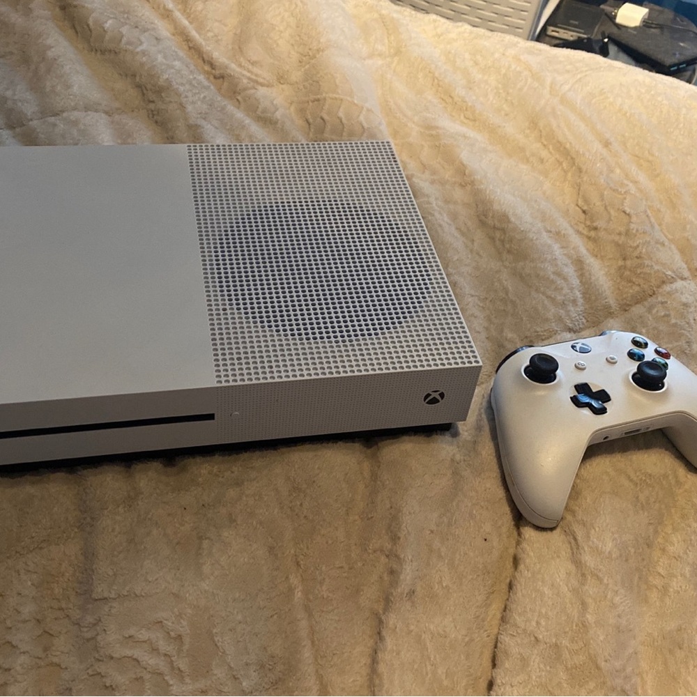 Xbox one S 1tb.